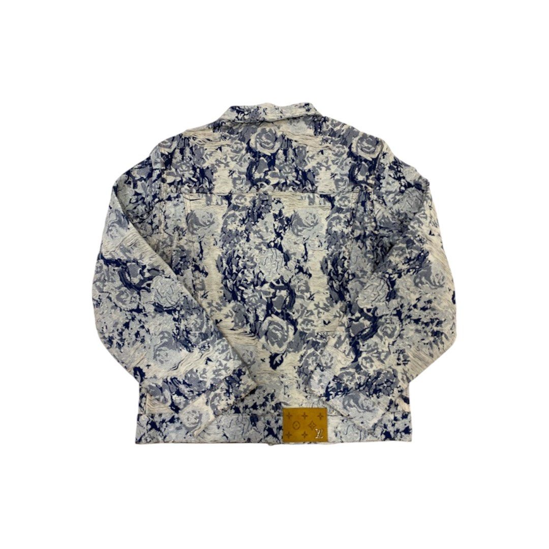 LOUIS VUITTON DENIM JACKET (Category: Coats, Jackets and Outerwear) located in Manila. Submitted by brndn.rgld (Listing ID 1466210027, Image 2). Description: 21 width 25 length Like new condition No issue Pwede pang alis Dm me ur sure offer📲.