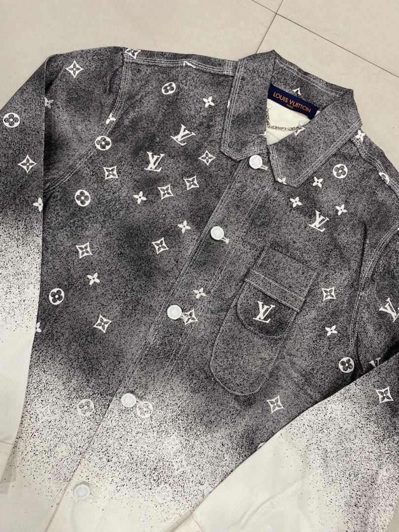 LOUIS VUITTON DENIM JACKET (Category: Coats, Jackets and Outerwear) located in Manila. Submitted by brndn.rgld (Listing ID 1466210384, Image 2). Description: 21 width 27 length Like new condition No issue Pwede pang alis Dm me ur sure offer📲.