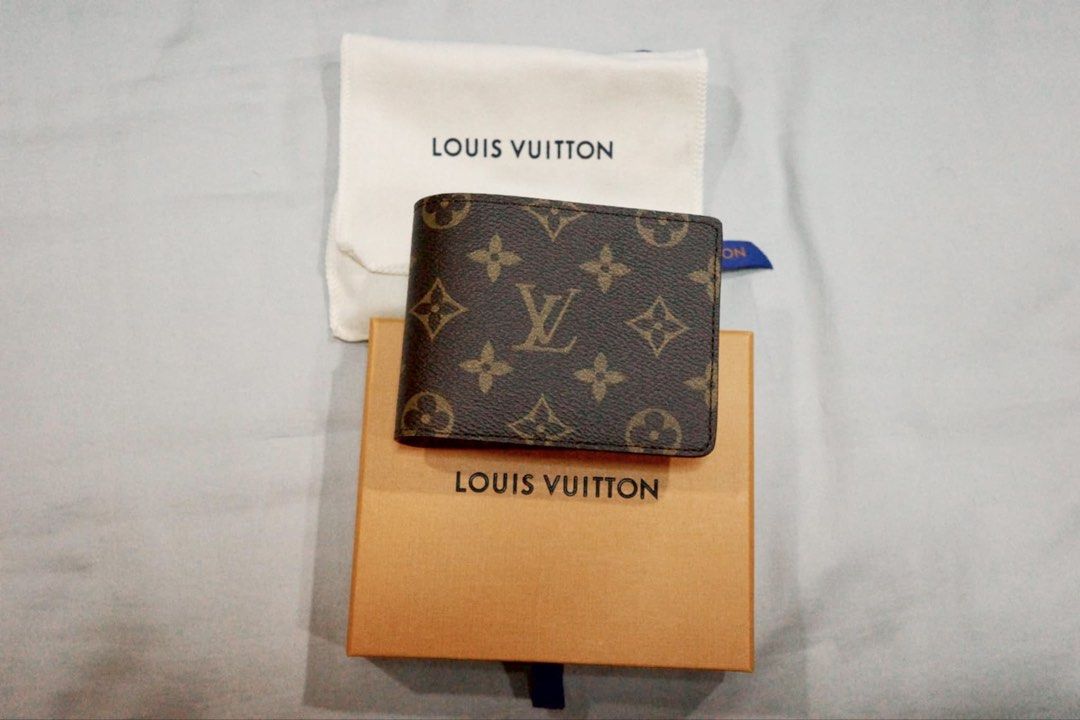 Louis Vuitton Monogram Canvas Bifold Wallet (Category: Luxury Bags & Wallets) located in Manila. Submitted by jdt1st (Listing ID 1466187976, Image 3). Description: - Authentic Louis Vuitton bifold wallet in classic brown monogram canvas - Condition: Brand New never used - Complete set: Includes original box, dust bag, blue ribbon, original paper bag and can show receipt bought in Paris, France - Carefully stored and well-maintained Louis Vuitton 