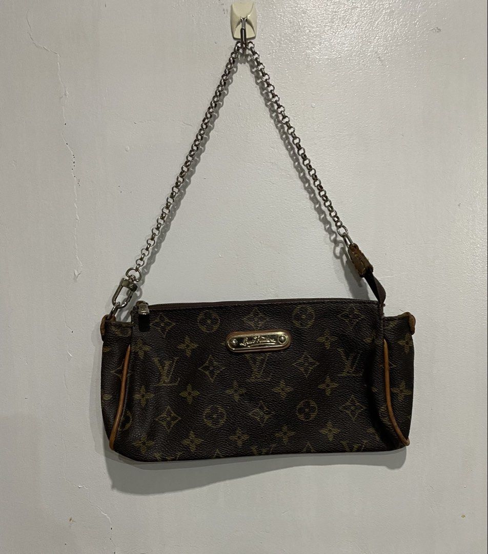 Louis Vuitton Monogram Eva Clutch (Category: Luxury Bags & Wallets) located in San Carlos City. Submitted by latumsthrift (Listing ID 1466263751, Image 1). Description: Louis Vuitton Monogram Eva clutch Good Condition Issue : See last photo Dm📩.