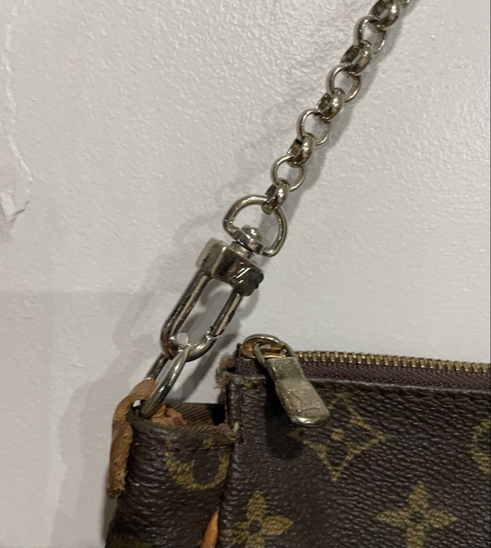 Louis Vuitton Monogram Eva Clutch (Category: Luxury Bags & Wallets) located in San Carlos City. Submitted by latumsthrift (Listing ID 1466263751, Image 3). Description: Louis Vuitton Monogram Eva clutch Good Condition Issue : See last photo Dm📩.