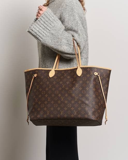 Louis Vuitton Monogram Neverfull MM Tote Bag (Category: Luxury Bags & Wallets) located in Manila. Submitted by warmhawk_a9508d (Listing ID 1466236218, Image 3). Description: - Authentic classic monogram canvas tote - Features natural cowhide leather trim and slim shoulder straps - Adjustable side laces to change the bag's shape - Open top design with a striped textile lining - Spacious interior, fits a laptop and daily essentials - Timeless desig