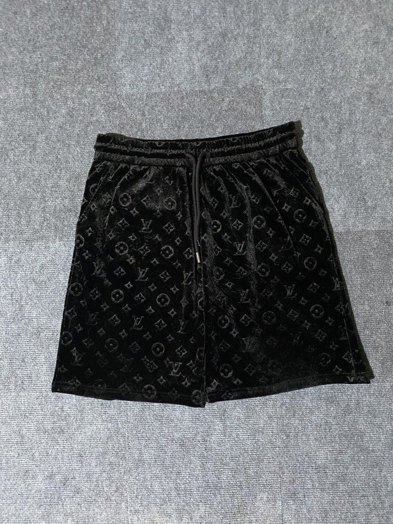 LOUIS VUITTON MONOGRAM SHORT❗️ (Category: Shorts) located in Compostela. Submitted by sales.bud (Listing ID 1466210432, Image 1). Description: W-34 L-20.5 HEM-12.