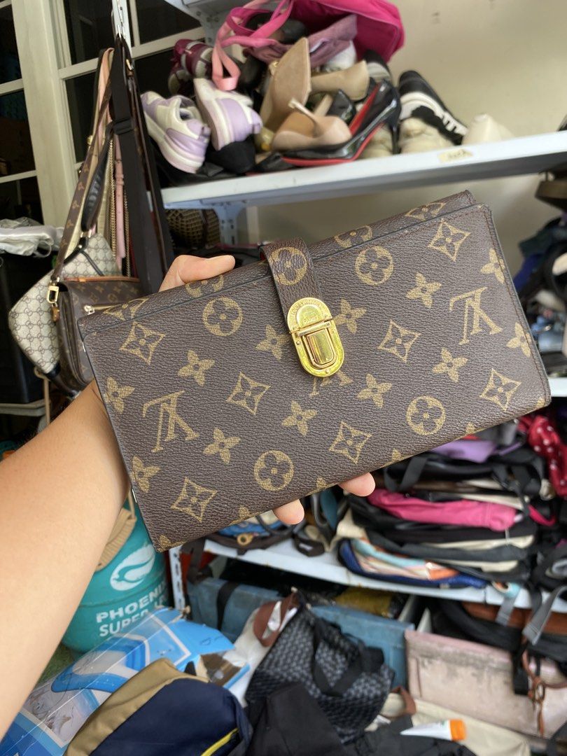 Louis Vuitton monogram wallet (Category: Luxury Bags & Wallets) located in Davao. Submitted by jennicaestrella_1995 (Listing ID 1466191263, Image 1). Description: .