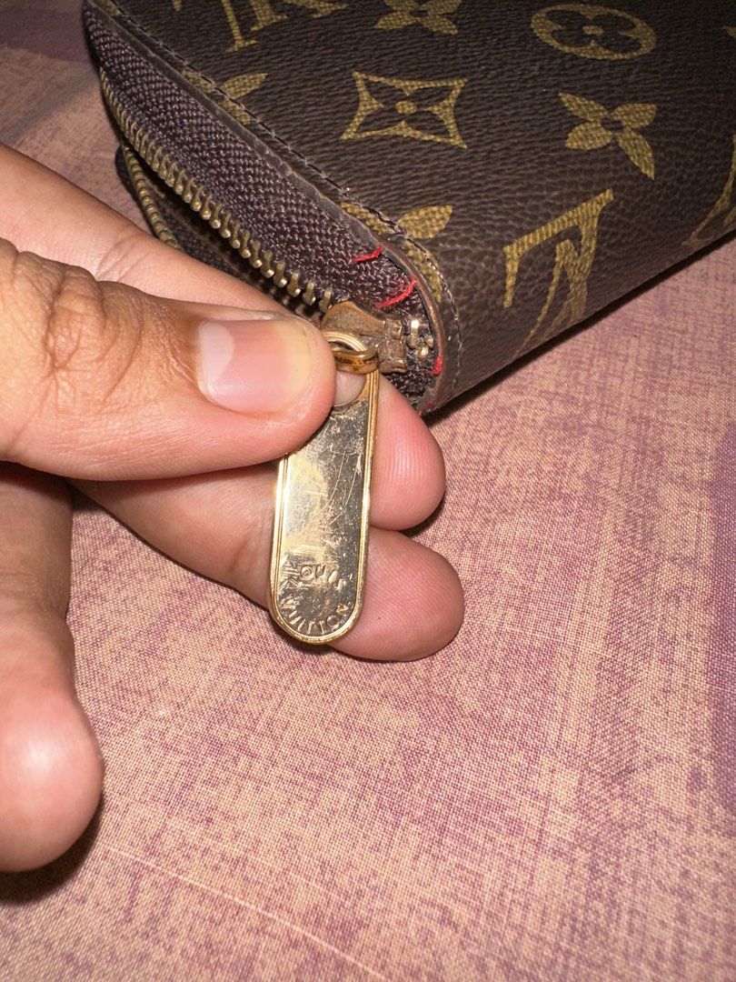 Louis Vuitton Monogram Zippy Wallet (Category: Luxury Bags & Wallets) located in Manila. Submitted by gelomannn (Listing ID 1466202093, Image 2). Description: Authentic Louis Vuitton Zippy Wallet Minor flaws. Personally owned. Outside zipper needs replacement :) Php 7,000 Los Baños, Laguna.