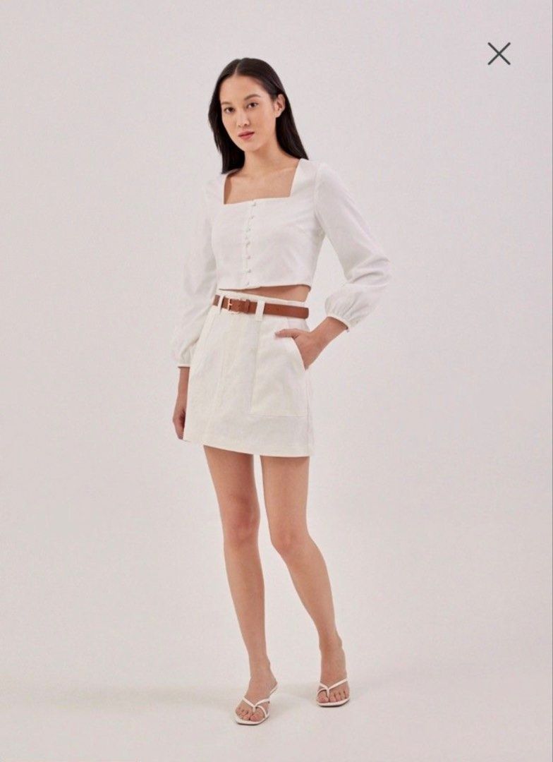 Love, Bonito Lillet Button Down Puff Sleeve Top (S) (Category: Blouses) located in Manila. Submitted by beautygoddess (Listing ID 1466333909, Image 2). Description: .