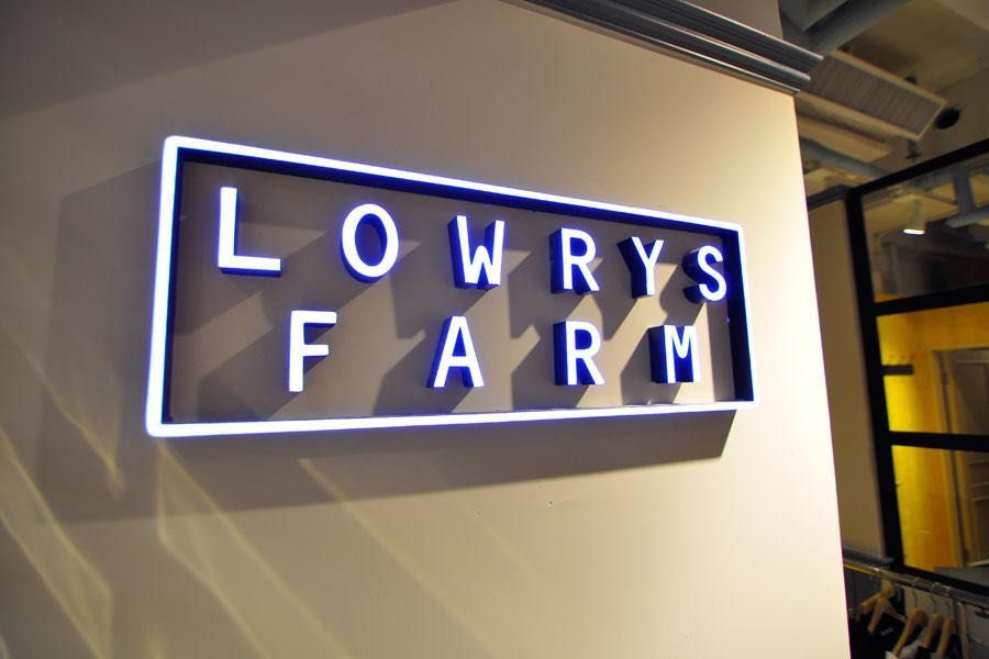Lowrys Farm Japan Laced Tops (Category: Shirts) located in Quezon City. Submitted by mackkie (Listing ID 1466156379, Image 2). Description: Lowrys Farm Japan Laced Tops Medium Looking for new owner n po🍁 #SustainableBermonthsStyle 🌲I do not pretend to be anyone or anything other than who I am.🌲 🍁🍂🍁LOWRYS FARM🍁🍂🍁.