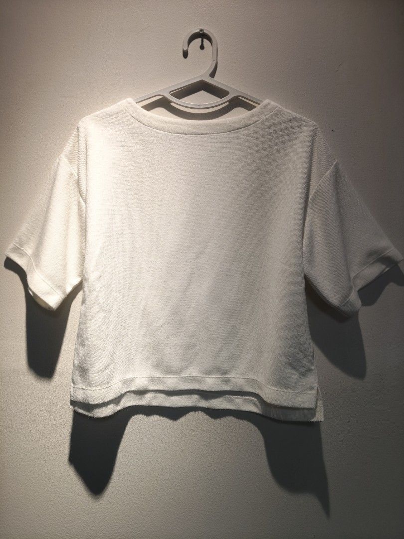 Lowry's Farm Top (Category: Blouses) located in Pasig City. Submitted by furmom06 (Listing ID 1466176699, Image 1). Description: Fits Large White / Off White.