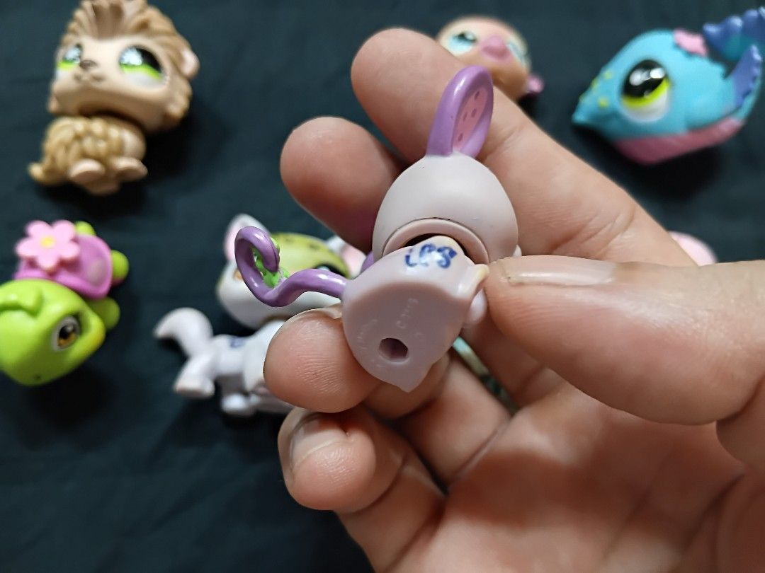 LPS Bundle Set (Category: Figurines & Statues) located in Quezon City. Submitted by coffeeyuki56158 (Listing ID 1466168538, Image 3). Description: littlest pet shop bundle sold as set only po all authentic 7 lps figurine , yung isa pinypon pets na turtle po yun na authentic din po yun good for those who collect authentic lps toys qc areas meet ups po.