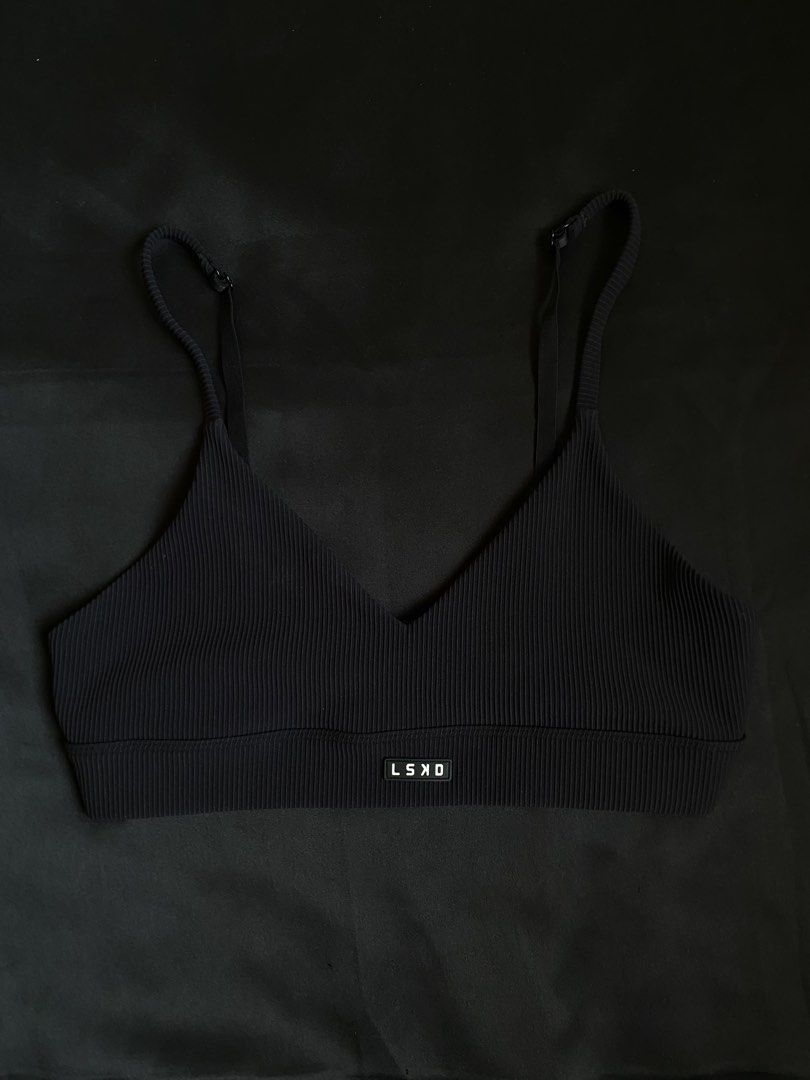 Lskd sbra (Category: Activewear) located in Manila. Submitted by 2mclo (Listing ID 1466289169, Image 1). Description: Same size sa pink po nasa listing kopo. Medium-L .