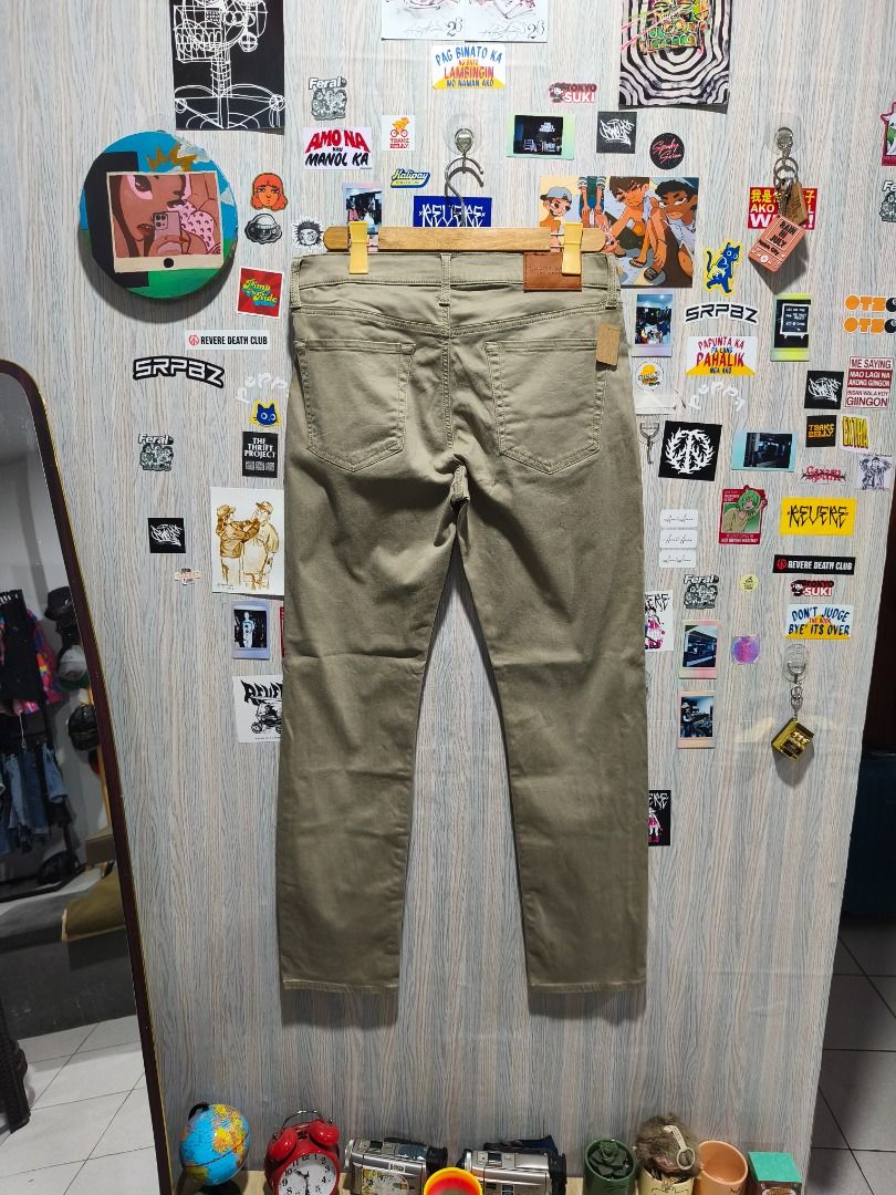 Lucky Brand Khaki Pants (Category: Chinos) located in Davao. Submitted by thethriftproject082 (Listing ID 1466296001, Image 3). Description: Lucky Brand 📍𝐌𝐈𝐍𝐄: 400 📍𝐒𝐈𝐙𝐄 𝐎𝐍 𝐓𝐀𝐆: 33 📍𝐃𝐈𝐌𝐄𝐒: 33 x 42.