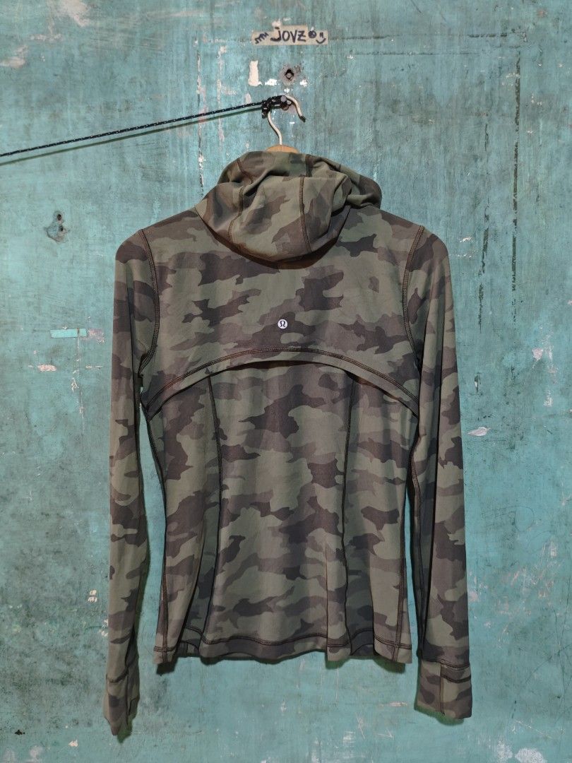 Lululemon Define Camo Jacket (Category: Coats, Jackets and Outerwear) located in San Pedro. Submitted by streetthriftsph (Listing ID 1466200501, Image 2). Description: Lululemon Define Camo Jacket 1350 Shipped Condition: 9/10 Size: Dot size 10 Print: 9/10 Colorate: 9/10.