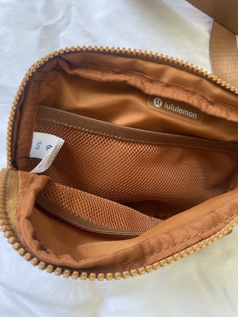 Lululemon Everywhere Belt Bag (Category: Cross-body Bags) located in Bulacan. Submitted by prelovedbyjgs (Listing ID 1466164710, Image 3). Description: FOR SALE — LULULEMON CROSSBODY BAG Authentic Lululemon | Imported from USA 🇺🇸 Selling my Lululemon crossbody bag. This was a gift from my sister who brought it home from the USA during her vacation here last December 2025. Never used / unused — naka-display lang. 💰 Original price: $50 💵 Sellin