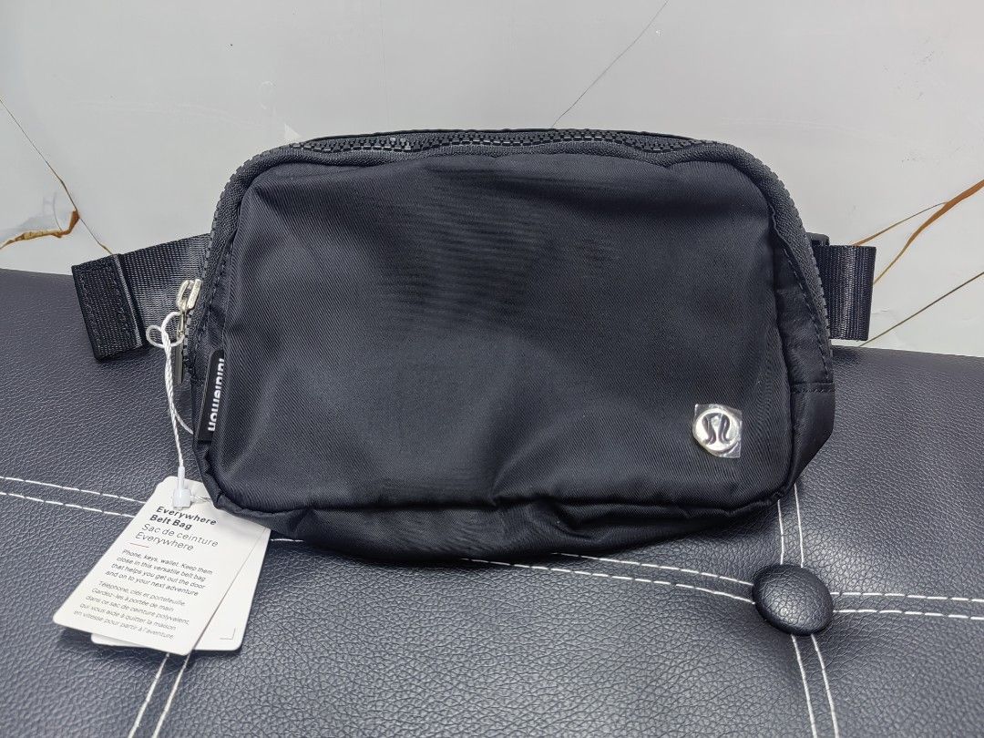 LULULEMON EVERYWHERE BELT BAG - ORIGINAL (Category: Cross-body Bags) located in Manila. Submitted by shoeciety.niaicee (Listing ID 1466293859, Image 2). Description: ORIGINAL LULULEMON ✔️ ON HAND 🤗.