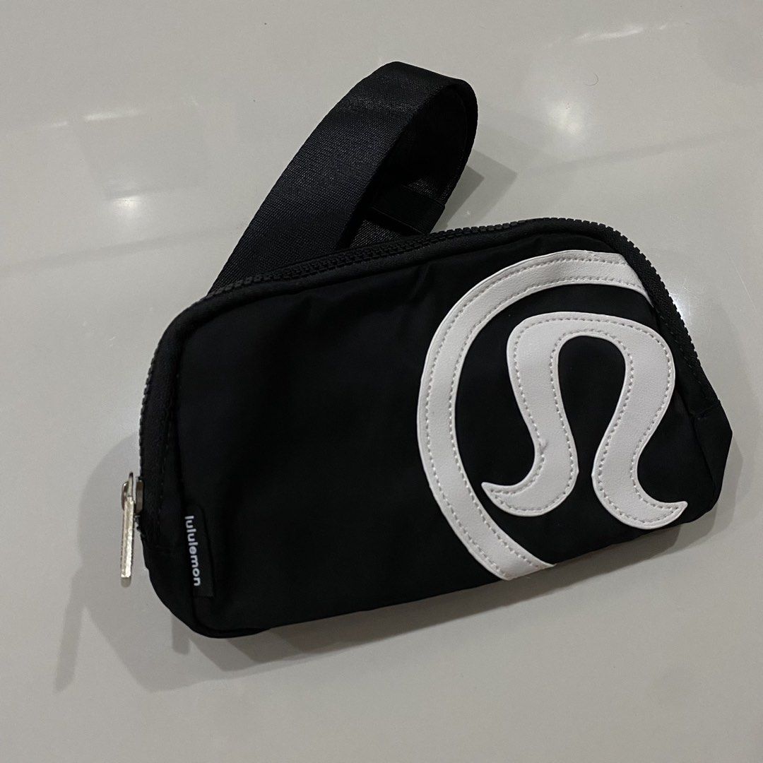 Lululemon Everywhere Belt Bag 1L Black (Category: Cross-body Bags) located in Antipolo. Submitted by JPtrendshop (Listing ID 1466299259, Image 3). Description: .