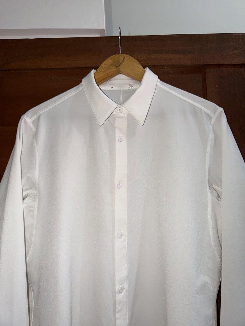 LULULEMON NEW VENTURE SLIM FIT LONGSLEEVE BUTTON DOWN (Category: Announcements) located in Manila. Submitted by triptothrift7 (Listing ID 1466292824, Image 3). Description: pm me for fast transaction! LULULEMON NEW VENTURE SLIM FIT LONGSLEEVE BUTTON DOWN for only 1500 size large width 22 x 29 length minor issue check pictures hindi tagos then hindi rin visible yung nasa pics excellent condition color rate 9/10 mode of payment gcash or bank transf