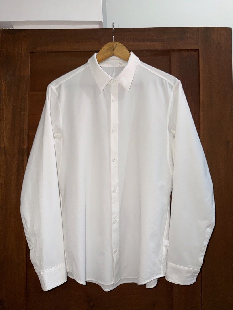 LULULEMON NEW VENTURE SLIM FIT LONGSLEEVE BUTTON DOWN (Category: Announcements) located in Manila. Submitted by triptothrift7 (Listing ID 1466292824, Image 2). Description: pm me for fast transaction! LULULEMON NEW VENTURE SLIM FIT LONGSLEEVE BUTTON DOWN for only 1500 size large width 22 x 29 length minor issue check pictures hindi tagos then hindi rin visible yung nasa pics excellent condition color rate 9/10 mode of payment gcash or bank transf