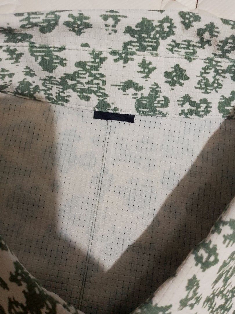 Lululemon polo (Category: Activewear) located in Manila. Submitted by modern-market (Listing ID 1466241146, Image 2). Description: Lululemon polo size: large W:21 L:28 as new condition no issue.