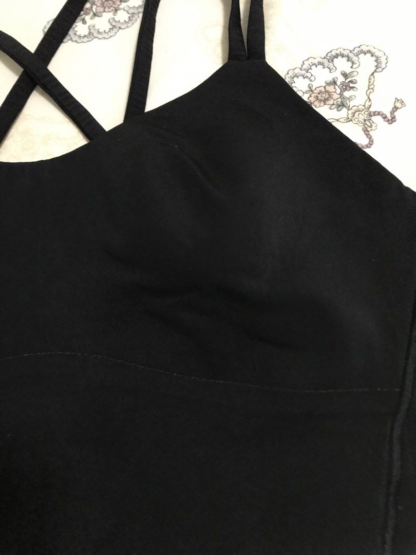 Lululemon Seamless Sportsbra (Category: Activewear) located in Manila. Submitted by freshlemon58885 (Listing ID 1466239206, Image 2). Description: Tag removed 13inch Super soft and lightweight Built In pads .