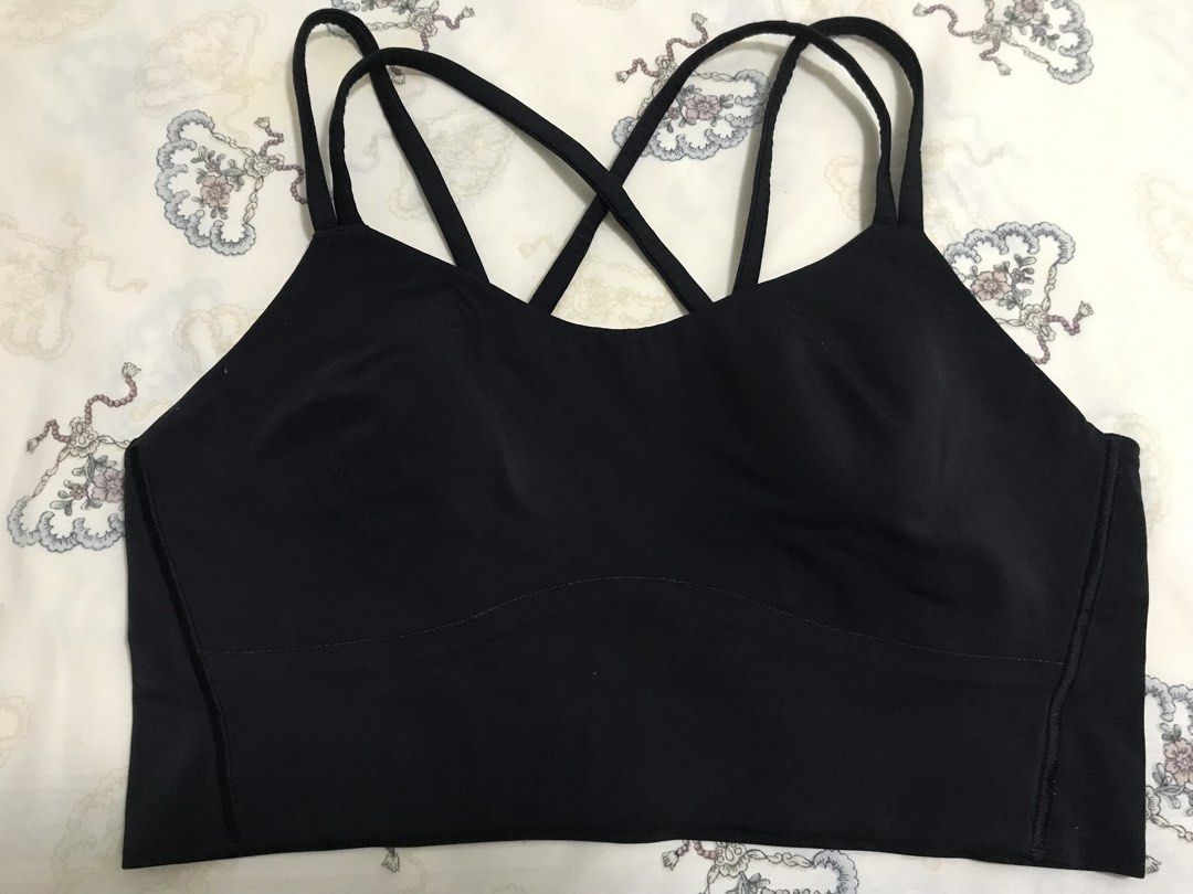 Lululemon Seamless Sportsbra (Category: Activewear) located in Manila. Submitted by freshlemon58885 (Listing ID 1466239206, Image 1). Description: Tag removed 13inch Super soft and lightweight Built In pads .