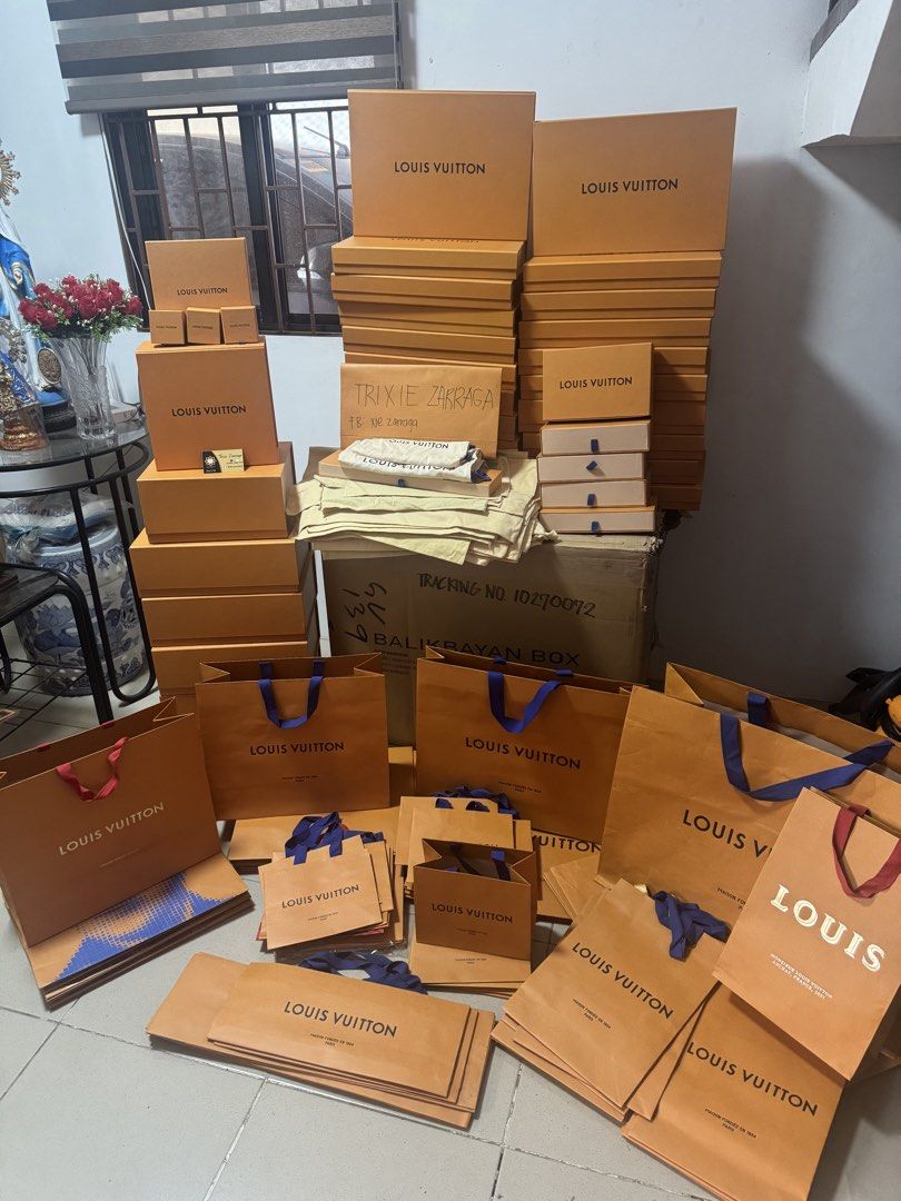 LV boxes and paperbags (Category: Luxury Accessories) located in Muntinlupa City. Submitted by xiez1209 (Listing ID 1466191061, Image 1). Description: LV boxes and paperbags Long Wallet boxes - 800 Flat boxes - 1,400 Paperbags Small, medium, large and XL 350 - 1,200 Dustbag 800 - 1,500 .