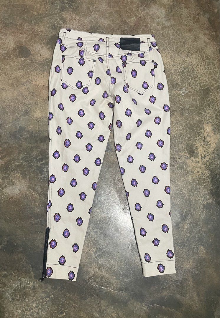 LV skinny denim jeans (Category: Looking For) located in Davao. Submitted by mj_designervintagecurator (Listing ID 1466219200, Image 2). Description: 📌in good condition crack lang ung patch tag 📌waist 28- hips 40- legs 18- length 36 inches.