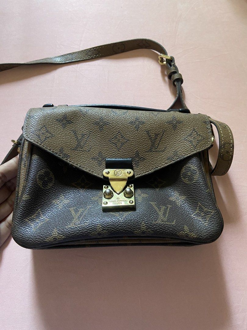 Lv sling (Category: Cross-body Bags) located in Calamba. Submitted by mj_sotto22 (Listing ID 1466192798, Image 1). Description: No flaws no code from japan .