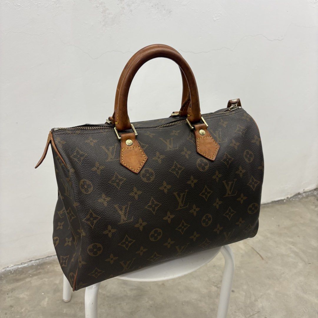 Lv speedy Monogram (Category: Luxury Bags & Wallets) located in Baliuag. Submitted by northfnds (Listing ID 1466308045, Image 1). Description: LV Speedy Monogram In Great Condition Japan Sourced This classic Louis Vuitton Monogram Speedy is the ultimate everyday style icon, crafted in the brand's signature hard-wearing coated canvas. The natural vachetta leather handles have aged beautifully over time, developing a rich, dark honey patina that gi