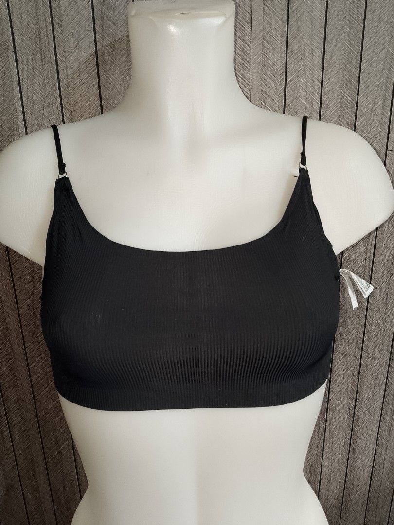 M: Forever21 seamless black ribbed bra no pads (Category: Undergarments & Loungewear) located in Manila. Submitted by truecrystal-1407 (Listing ID 1466334906, Image 1). Description: .
