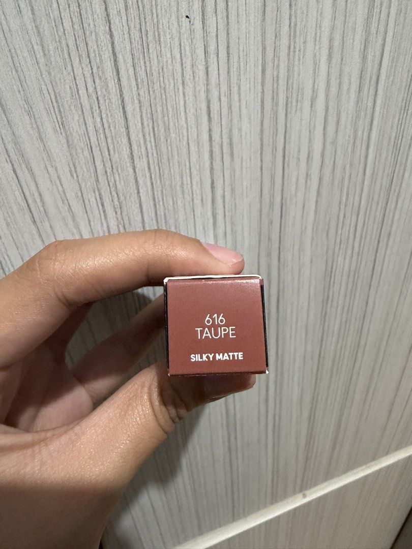 MAC Maximal Silky Matte Lipstick Taupe 616 (Category: Makeup) located in Taguig. Submitted by leiyyyy (Listing ID 1466288055, Image 2). Description: - Brand: MAC - Product: Maximal Silky Matte Lipstick - Shade: 616 Taupe (neutral everyday brown) - Size: Standard 0.12 oz - Condition: swatched once on hand (to check the shade) - Packaging: Original box included **Bought around 1.1k **Rfs: Bought mini size as well.