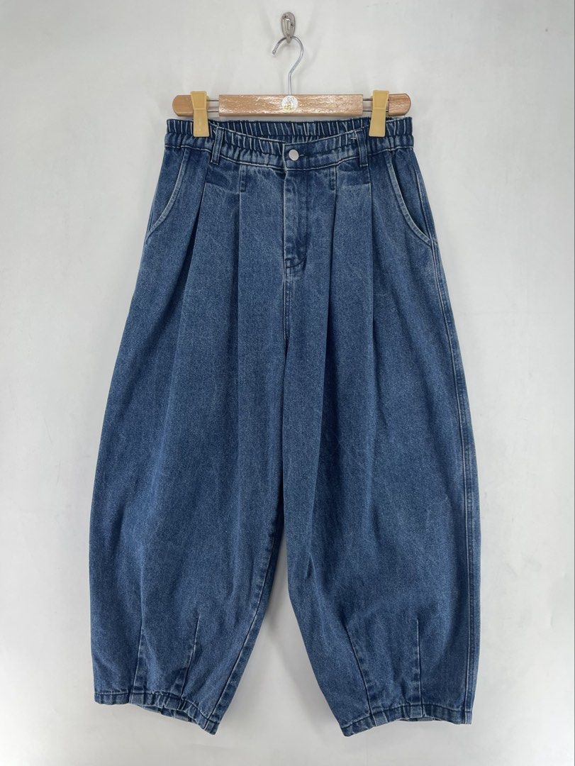 Macfion Pleated Balloon Denim Pants (Category: Jeans) located in Mandaluyong City. Submitted by armrhts (Listing ID 1466323543, Image 1). Description: Size: Medium Dimensions(inches) •Waist/Width : 30"-34" (garterized waist) •Hip: 27" •Front Rise: 15" •Thigh: 16" •Inseam: 24" •Outseam/Length: 37" •Leg Opening: 9" .