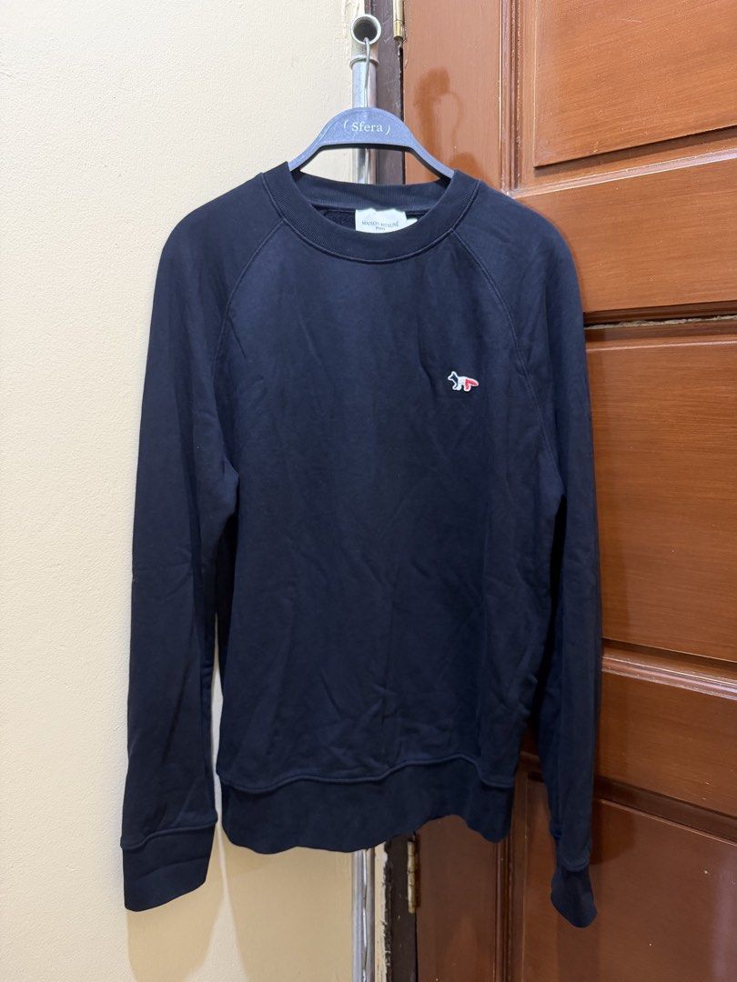 Maison Kitsune Tricolor Fox Sweatshirt Black (Category: Tshirts & Polo Shirts ) located in Manila. Submitted by haveago0dthrift (Listing ID 1466281818, Image 1). Description: Width 21 Length 26 .