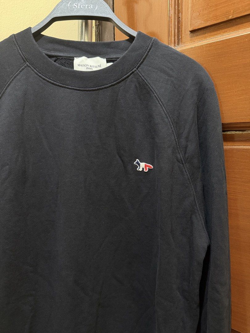 Maison Kitsune Tricolor Fox Sweatshirt Black (Category: Tshirts & Polo Shirts ) located in Manila. Submitted by haveago0dthrift (Listing ID 1466281818, Image 2). Description: Width 21 Length 26 .
