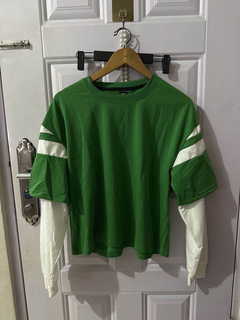 MANFINITY Y2K Boxy Longsleeve Sweatshirt (Category: Tshirts & Polo Shirts ) located in Las Pinas. Submitted by sellerkjb (Listing ID 1466330875, Image 2). Description: BRAND NEW SMALL 23 width 22 length Las Pinas City.
