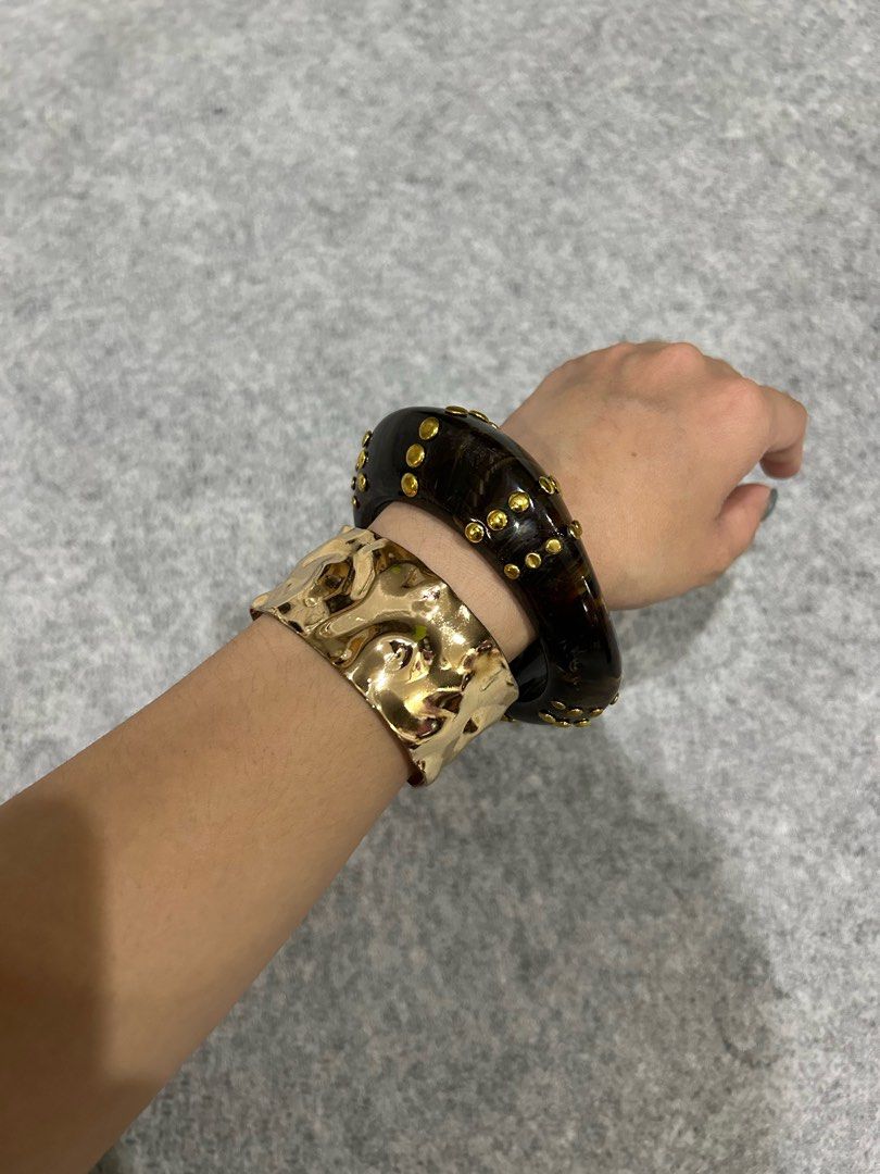 Mango Bracelet Set (Category: Bracelets) located in Balanga. Submitted by shenanigansph (Listing ID 1466327123, Image 3). Description: condition: 10/10 flaws: n/a rfs: decluttering 𝘊𝘖𝘓𝘖𝘙 𝘔𝘈𝘠 𝘝𝘈𝘙𝘠 𝘚𝘓𝘐𝘎𝘏𝘛𝘓𝘠 𝘋𝘜𝘌 𝘛𝘖 𝘓𝘐𝘎𝘏𝘛𝘐𝘕𝘎 🪩.