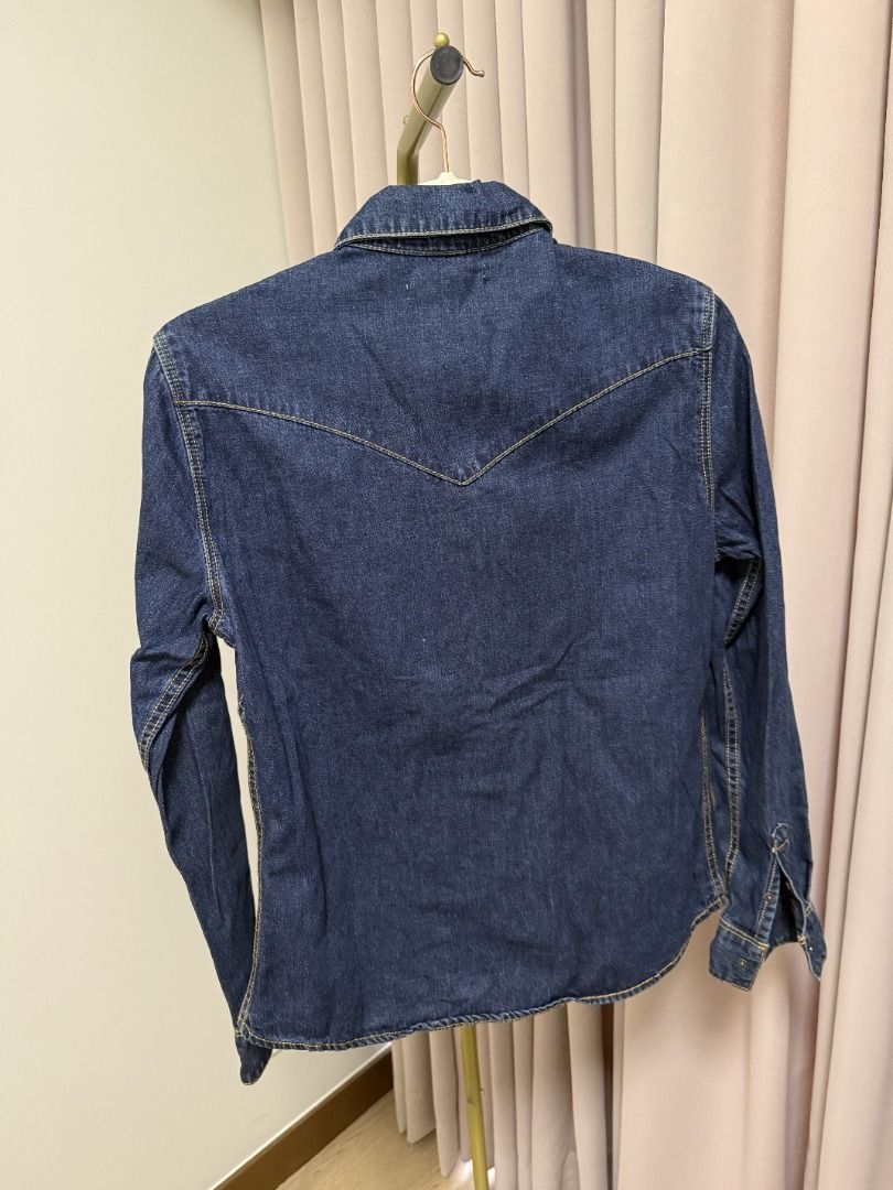 MANGO Dark Blue Polo Long Sleeve in Small (Category: Shirts) located in Marikina City. Submitted by tashdeclutters. (Listing ID 1466225210, Image 2). Description: ✨ MANGO Dark Blue Polo Long Sleeve in Small - P1290 ✨ Condition 3: Good/Lightly Used 🛍️ Purchased in: Philippines ✨ @tashdeclutters ✨ Created to share the things that no longer spark joy with Tash — and hopefully, let them spark joy for someone else. 🤍 📌 SHOP POLICIES • Prices posted