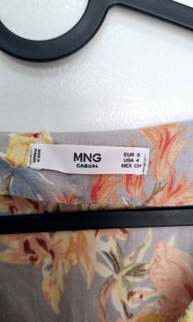 Mango Floral Dress (Category: Dresses) located in La Trinidad. Submitted by styled.traded (Listing ID 1466184533, Image 2). Description: Very nice dress, L- 42.5" Never been used.
