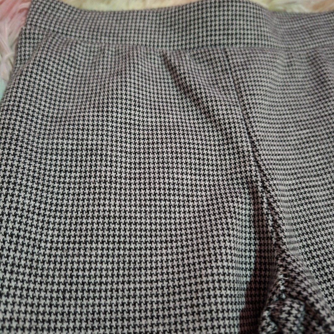 Mango houdstooth leggings (Category: Babies & Kids Fashion) located in Las Pinas. Submitted by assortedkidzstuffs (Listing ID 1466300323, Image 2). Description: thicker fabric. high quality pwedeng pang formal, its classy worn once saglit size 9 on tag.
