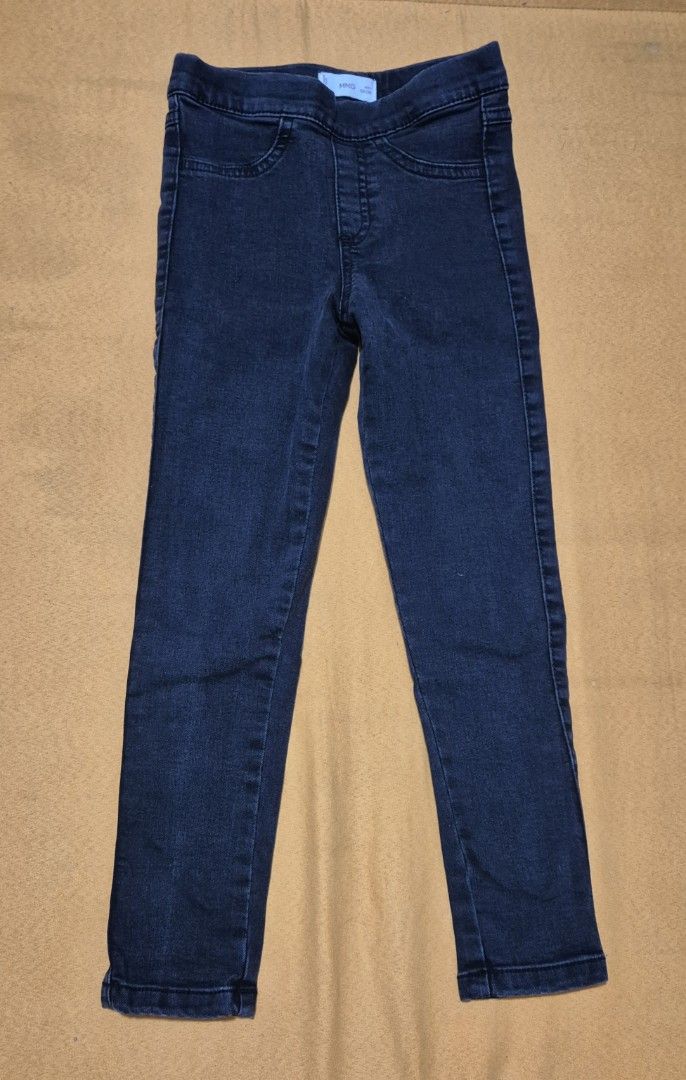 Girl Tshirt pants 3yr MangoKids (Category: Babies & Kids Fashion) located in Manila. Submitted by sorayabarr50152 (Listing ID 1466276772, Image 3). Description: - Brand: Mango .