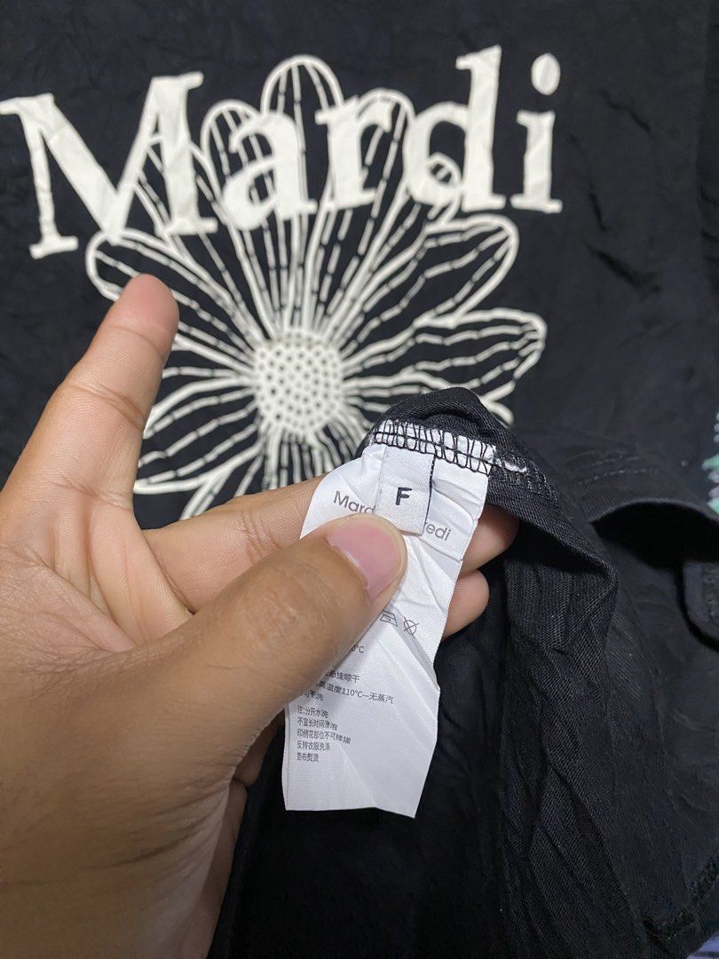 MARDI🌼 (Category: Tshirts & Polo Shirts ) located in Tabaco. Submitted by goodyshit.9 (Listing ID 1466204106, Image 3). Description: MARDI🌼 EXCELLENT CONDITION✅ COLOR RATE 9.8/10 NO ISSUE📌 23/29 .