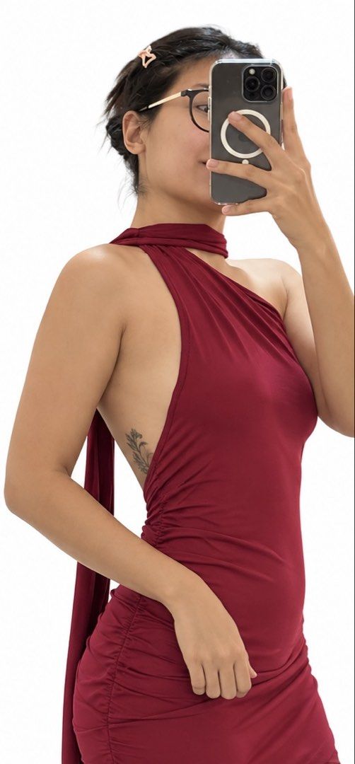 Maroon Bodycon Ruched Open Back Dress (Category: Dresses) located in Angeles City. Submitted by cocomademedo8 (Listing ID 1466231301, Image 1). Description: Size M Used only once for a dinner date. When worn already posted. Original price 980. Can do meet up around Angeles City.