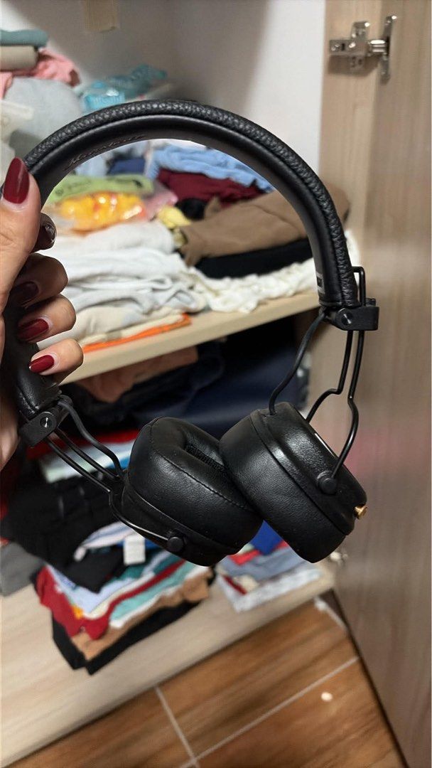 Marshall IV Headphones with Case (Category: Headphones & Headsets) located in Pasay City. Submitted by nandope (Listing ID 1466235110, Image 3). Description: - Brand: Marshall IV Headphones - Color: Classic black with iconic white script logo - Comfort: Padded headband and plush ear cushions for all-day listening - Design: Foldable build with durable metal hinges for easy travel - Connectivity: Wired setup featuring a flexible coiled audio cable 