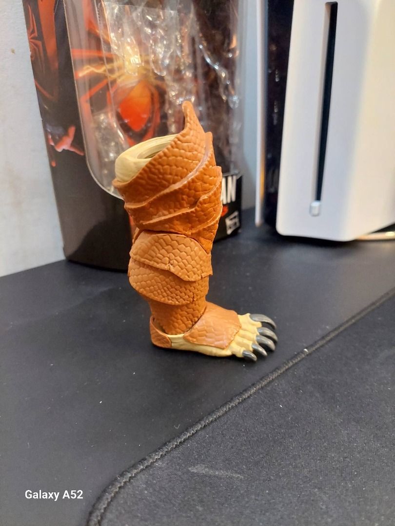 Marvel Legends Build-A-Figure Armadillo Right Leg BAF (Category: Figurines & Statues) located in Cavite. Submitted by maquilingski (Listing ID 1466323408, Image 1). Description: Armadillo right leg baf from Miles Morales 500php firm General Trias, Cavite Lalamove only for now.