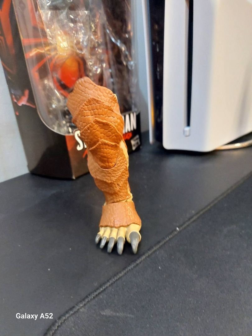 Marvel Legends Build-A-Figure Armadillo Right Leg BAF (Category: Figurines & Statues) located in Cavite. Submitted by maquilingski (Listing ID 1466323408, Image 2). Description: Armadillo right leg baf from Miles Morales 500php firm General Trias, Cavite Lalamove only for now.