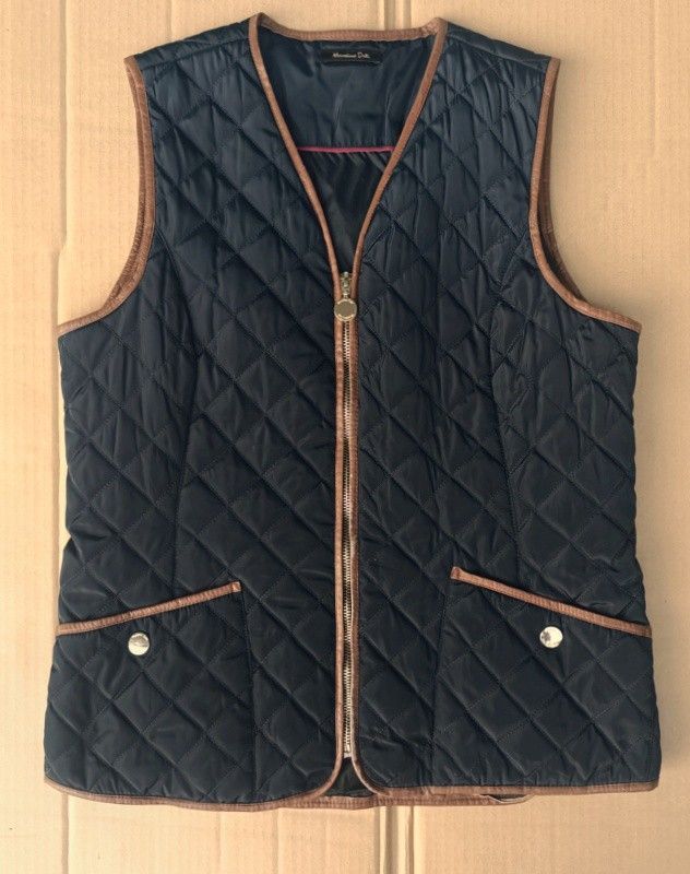 Massimo Dutti Black Embossed Design Casual Vest (Category: Others Tops) located in Bacoor. Submitted by nineties_kid (Listing ID 1466260621, Image 3). Description: >==== > Massimo Dutti Black Full Zip Quilted Design Casual Vest Size: Medium Shoulder width: 13.5 inches Vest width: 19 inches Vest length: 24.5 inches Issue: Leather paint stripping on vest lining. ___________ ▶LBC Cash on Pick-up (C.O.P) Offer nation-wide delivery, as long as there i