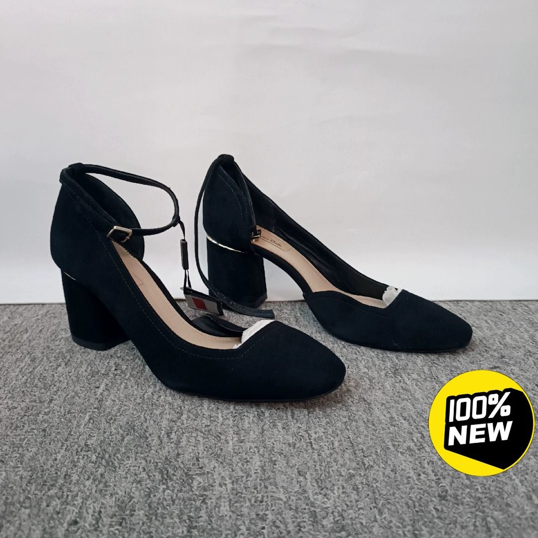 Massimo Dutti Pumps | MD-740446407103 (Category: Heels) located in Paranaque City. Submitted by silverphoenix.00302e (Listing ID 1466159737, Image 1). Description: Massimo Dutti Pumps. Upper: goat leather. Lining: sheep leather. Sole: rubber. Heel height: 6.5 cm. Condition: try-on marks on the outsole. Please review the photos for the exact condition. Reference: MD-740446407103..