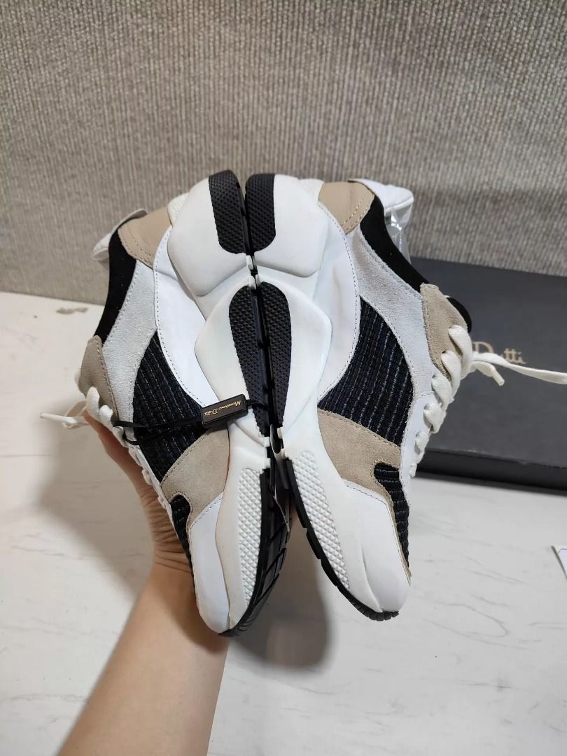 Massimo Dutti White Sneakers EU 36 | MD-894090141554 (Category: Sneakers) located in Paranaque City. Submitted by silverphoenix.00302e (Listing ID 1466192044, Image 3). Description: Massimo Dutti White Sneakers EU 36. Leather upper. Reference: MD-894090141554..