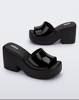 (Category: ) located in . Submitted by shoe_empresse (Listing ID 1466215305, Image 1). Description: .
