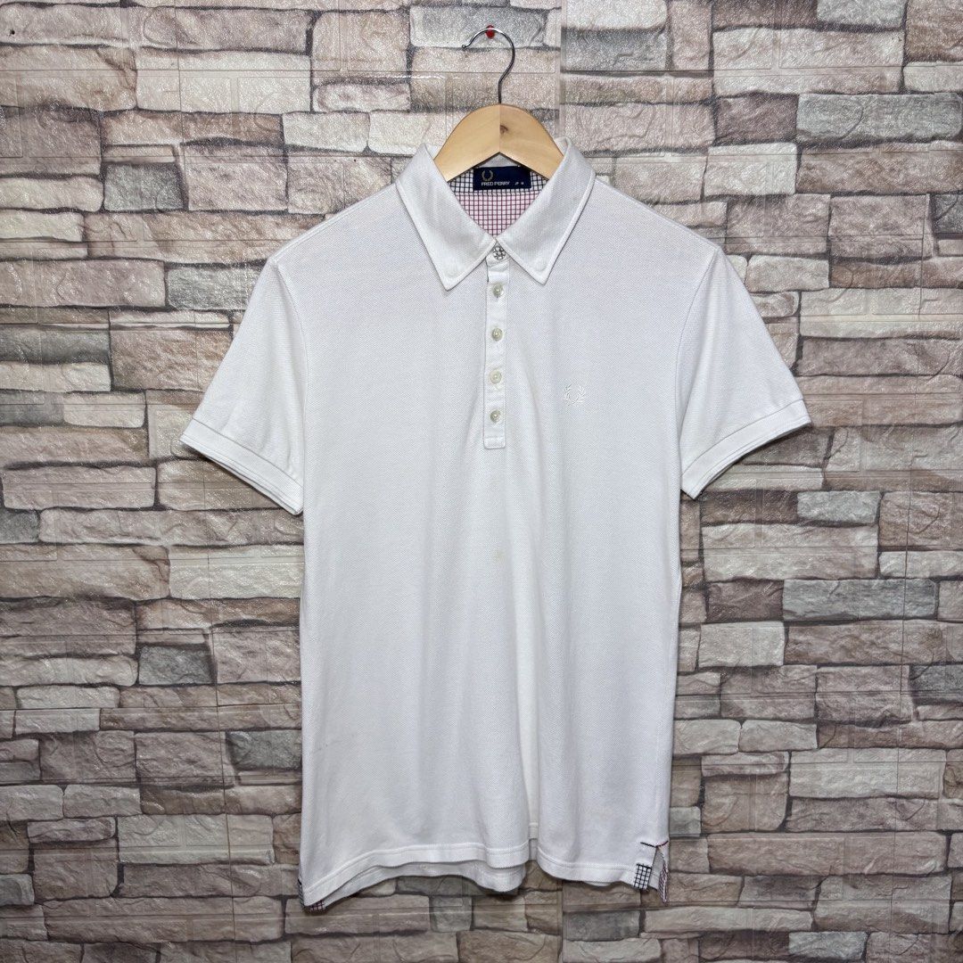 Men’s Fred Perry Monotone Polo-shirt (Category: Tshirts & Polo Shirts ) located in Bacolod City. Submitted by treasurehuntsv2 (Listing ID 1466229059, Image 1). Description: Condition – Excellent Color Rate –9.5/10 Flaws – None ✅ Size: Dimensions: Width – 20 Length –26 .
