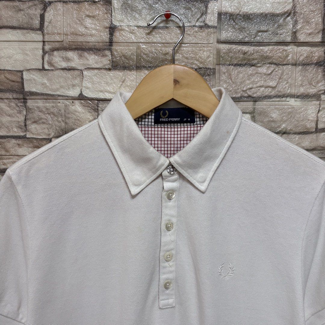 Men’s Fred Perry Monotone Polo-shirt (Category: Tshirts & Polo Shirts ) located in Bacolod City. Submitted by treasurehuntsv2 (Listing ID 1466229059, Image 2). Description: Condition – Excellent Color Rate –9.5/10 Flaws – None ✅ Size: Dimensions: Width – 20 Length –26 .
